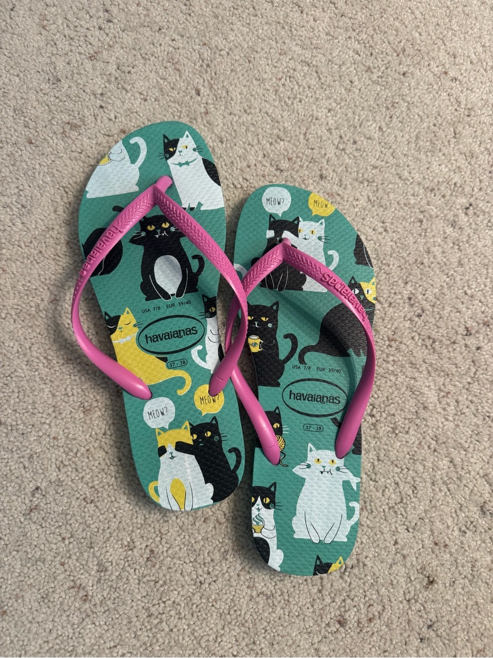 Havaianas Green Cat-Print Flip Flops with Pink Straps Size 7 to 8